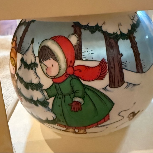 Vintage Hallmark Unbreakable Ball Ornament - Picture 4 of 7